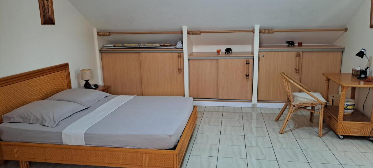 Logement Spacieux Deux Pieces A Baie Mahault Kültér fotó